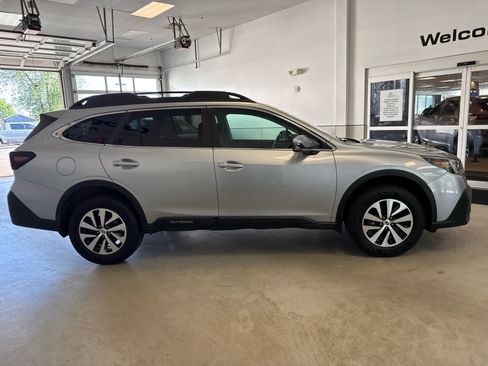 Used 2022 Subaru Outback Premium AWD/4WD image 7