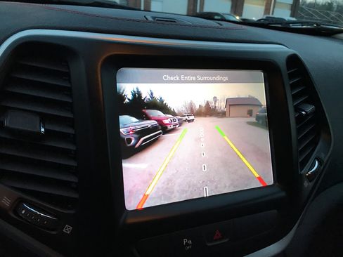 Used 2018 Jeep Cherokee Trailhawk w/ Quick Order Package 27L image 21