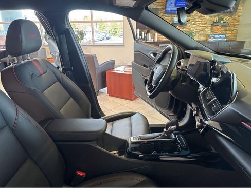 Used 2025 Chevrolet Trax RS w/ Driver Confidence Package FWD image 28