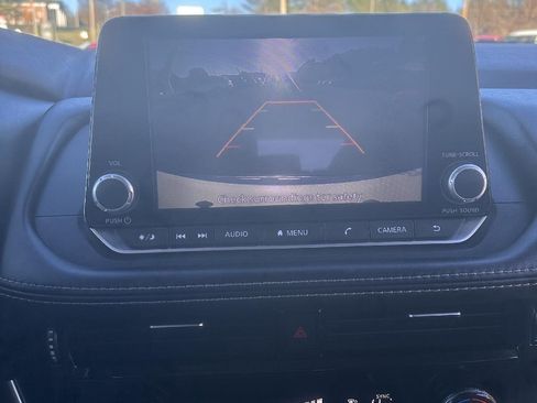 Used 2023 Nissan Rogue SV image 21