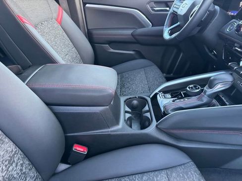 Certified 2023 Chevrolet Colorado Z71 w/ Z71 Convenience Package 2 AWD/4WD image 8