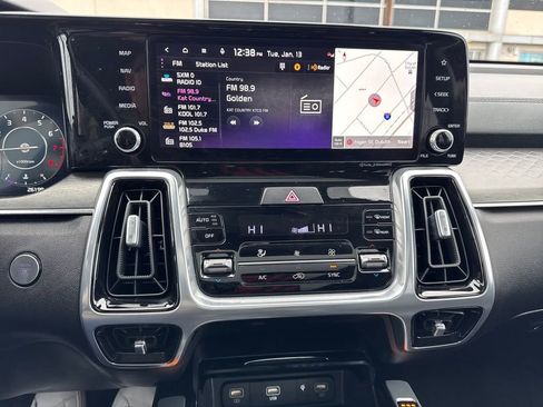 Certified 2023 Kia Sorento SX image 19