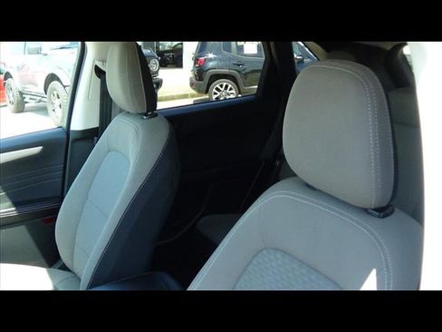 Used 2022 Ford Escape SE image 19