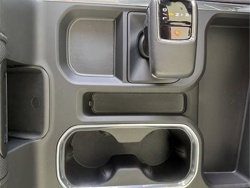 Used 2025 GMC Sierra 1500 SLT w/ SLT Premium Package image 30