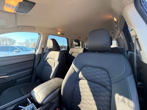 Used 2025 Nissan Pathfinder SV image 29