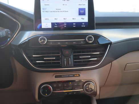 Used 2022 Ford Escape Titanium image 18