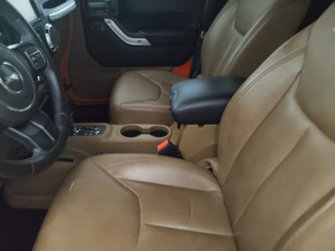 Used 2015 Jeep Wrangler Unlimited Sahara w/ Mopar Chrome Edition Group AWD/4WD image 17