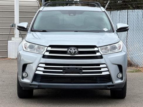 Used 2019 Toyota Highlander XLE AWD/4WD image 8