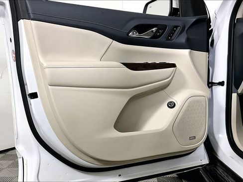 Used 2021 GMC Acadia Denali w/ Denali Technology Package image 23