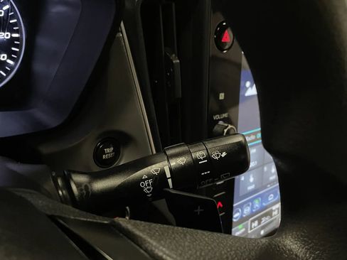 Used 2024 Subaru Crosstrek 2.0i Premium image 25