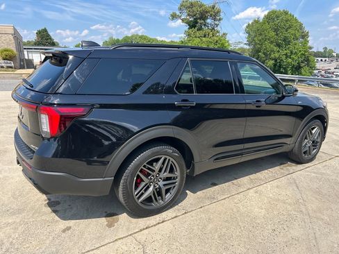 Used 2025 Ford Explorer ST-Line w/ ST-Line Street Pack AWD/4WD image 6