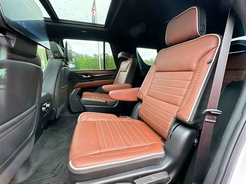 Used 2024 GMC Yukon Denali Ultimate AWD/4WD image 17