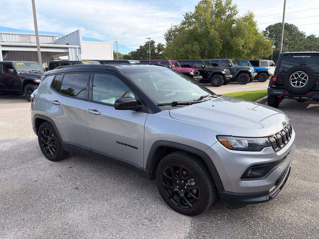 Used 2022 Jeep Compass Latitude w/ Convenience Group FWD image 3