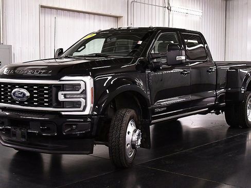 Used 2025 Ford F450 Platinum w/ FX4 Off-Road Package AWD/4WD image 3