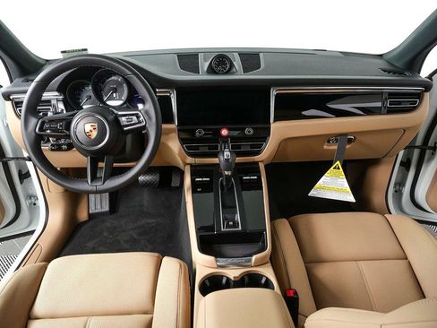 Used 2026 Porsche Macan AWD/4WD image 19
