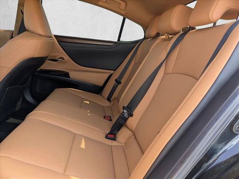 Used 2025 Lexus ES 300h w/ Premium Package FWD image 15