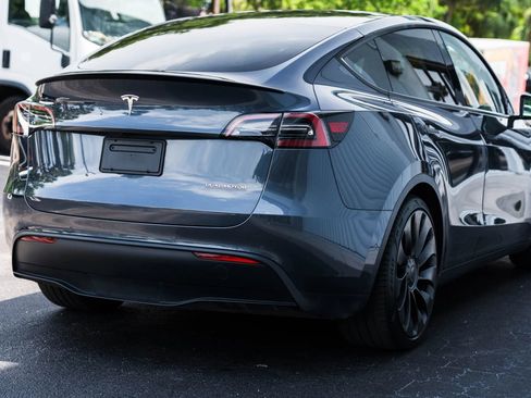Used 2022 Tesla Model Y Performance AWD/4WD image 9