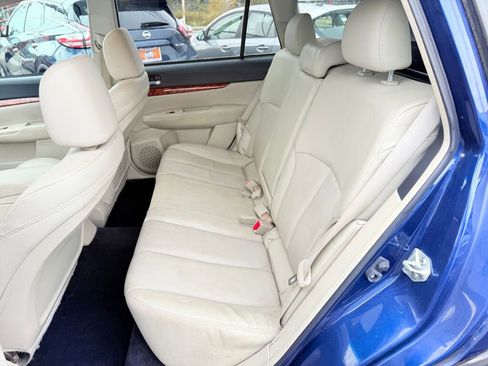 Used 2011 Subaru Outback 2.5i Limited w/ PWR Moonroof Pkg image 9