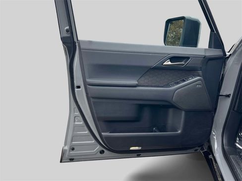 Used 2024 Lexus GX 550 w/ Accessory Package (2T) image 17