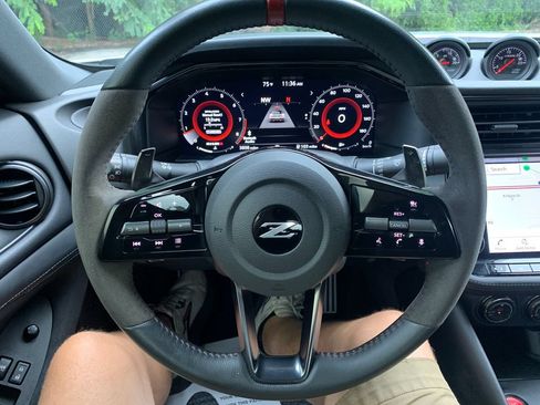 Used 2025 Nissan Z NISMO w/ Floor Mat Package RWD image 22