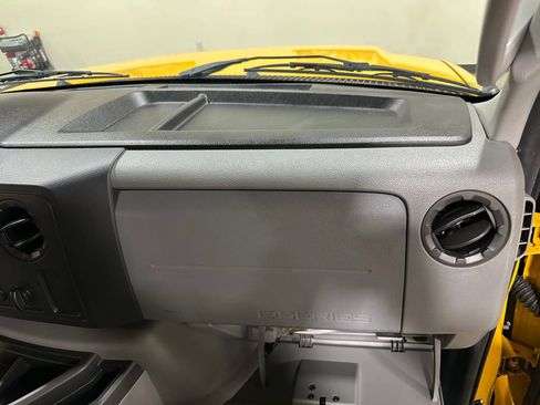 Used 2011 Ford E-150 and Econoline 150 Wagon image 41