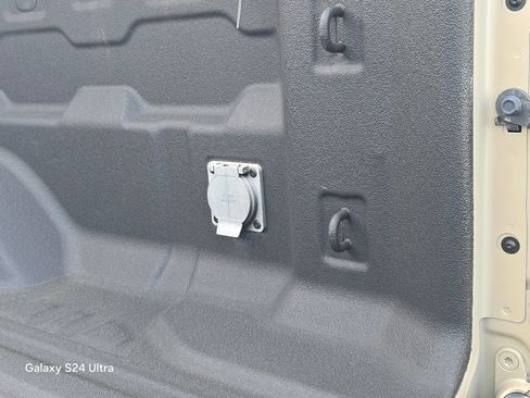 Used 2024 GMC Canyon AT4X image 11