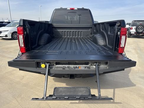 Used 2022 Ford F350 Limited image 9