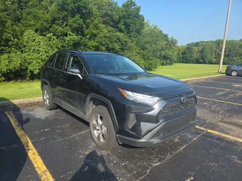 Used 2025 Toyota RAV4 XLE FWD image 3