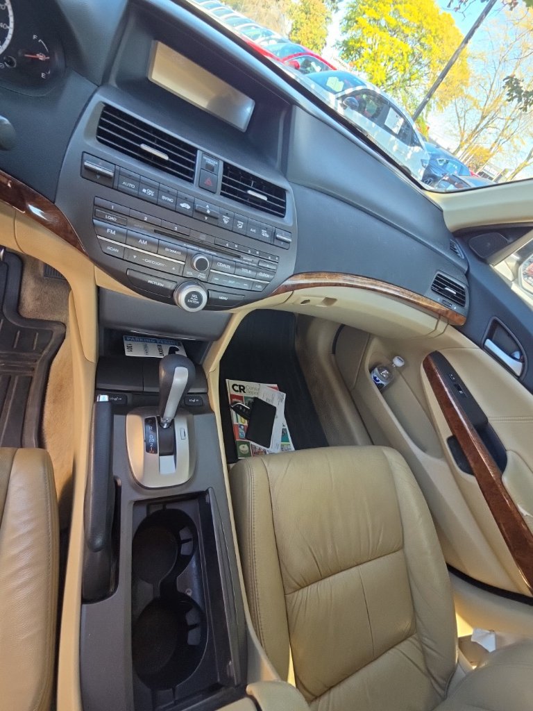Used 2011 Honda Accord EX-L image 10
