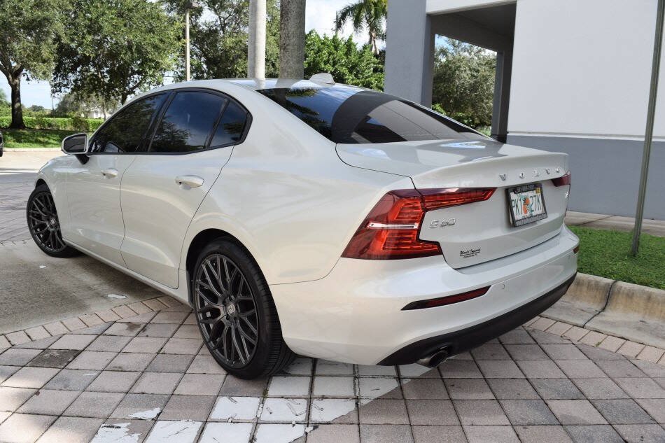 Used 2019 Volvo S60 T5 Momentum w/ Multimedia Package FWD image 5
