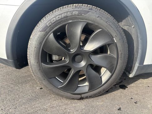 Used 2023 Tesla Model Y Long Range AWD/4WD image 15