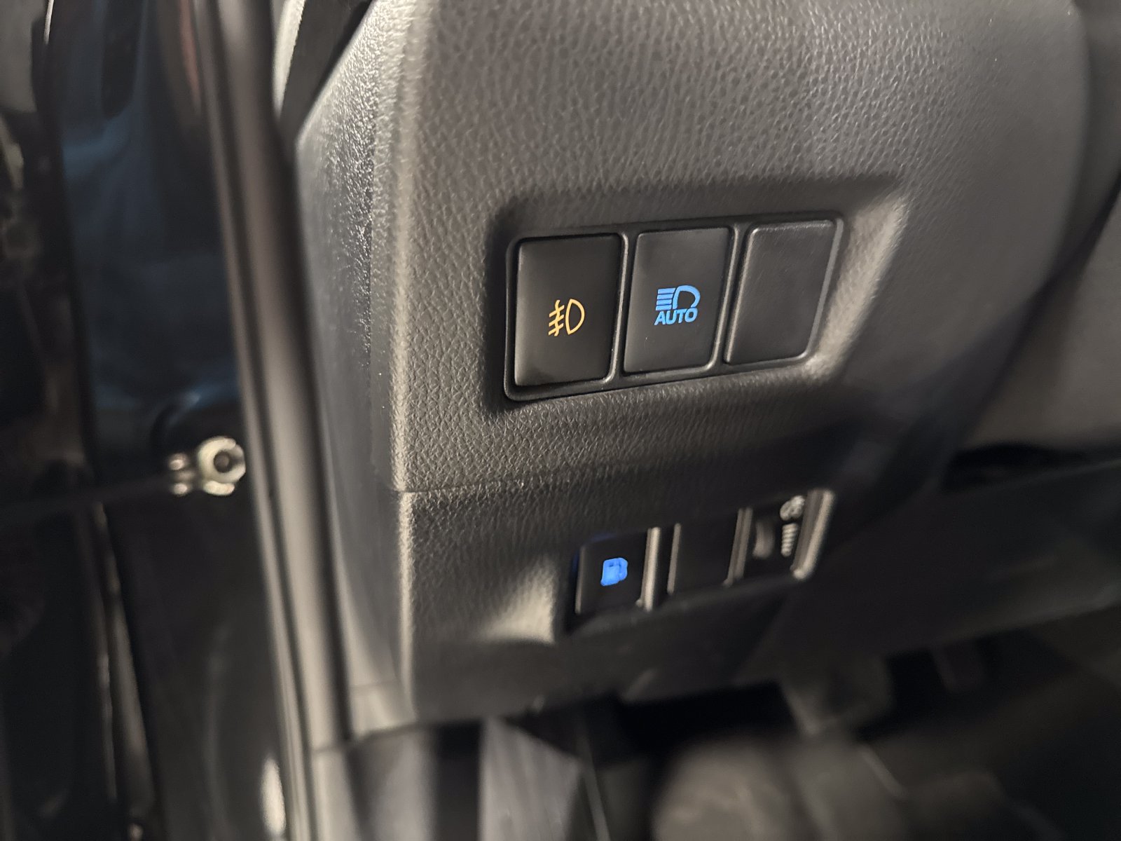 Used 2018 Toyota C-HR XLE FWD image 13