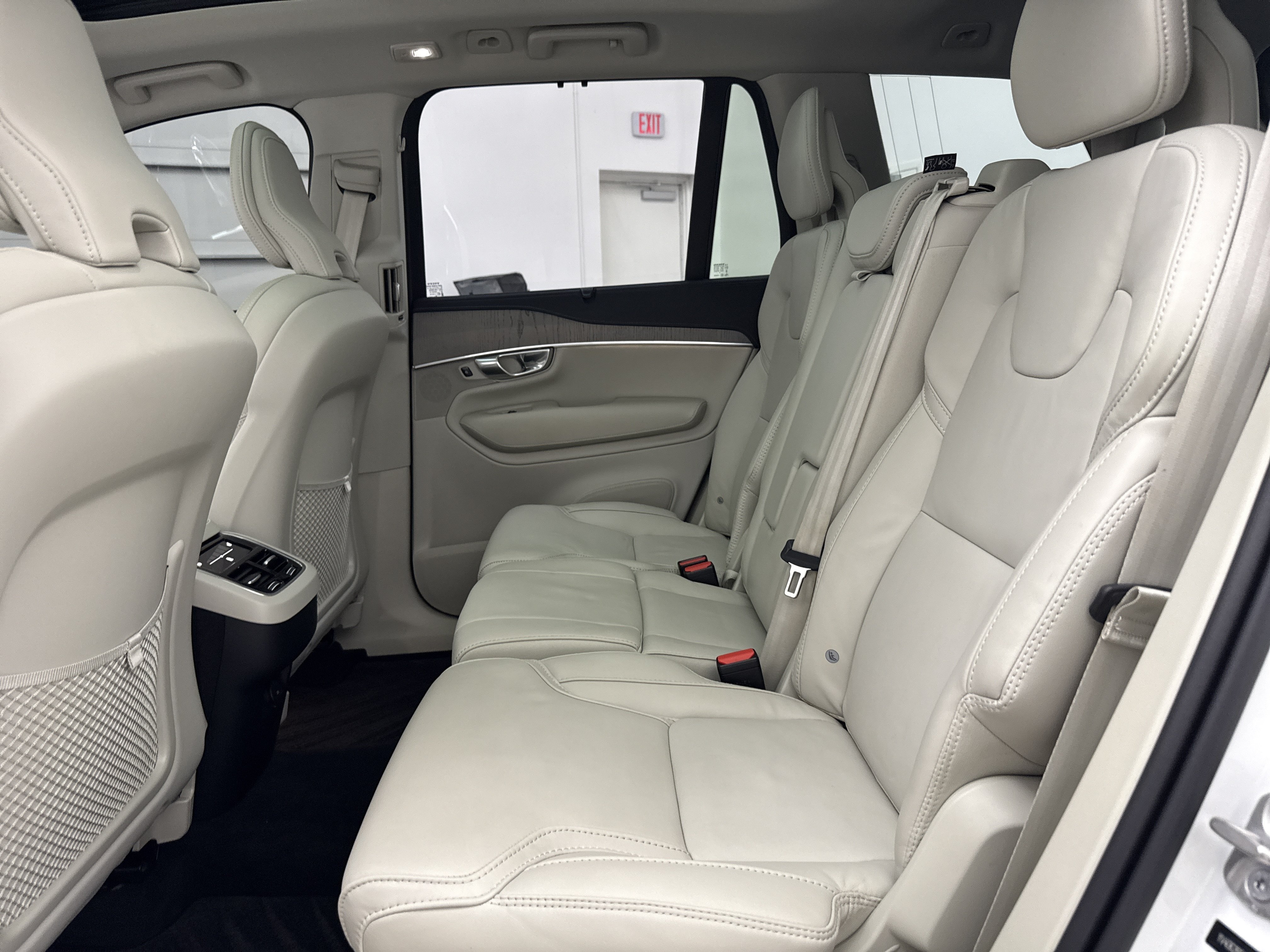 Certified 2024 Volvo XC90 B6 Ultimate w/ Protection Package Premier AWD/4WD image 24