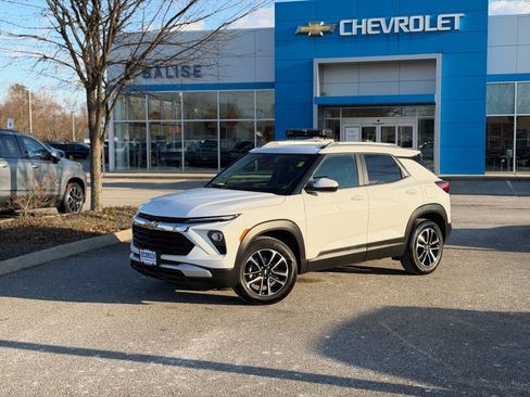 Used 2025 Chevrolet TrailBlazer LT w/ Driver Confidence Package image 9