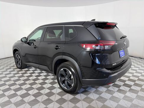Used 2024 Nissan Rogue SV AWD/4WD image 5