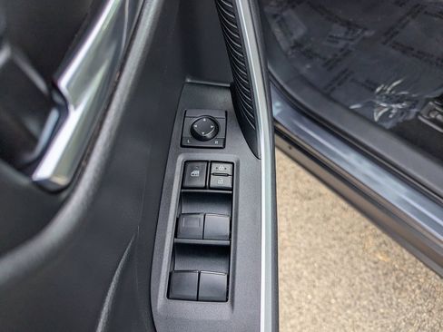 Used 2020 Toyota RAV4 XLE image 14