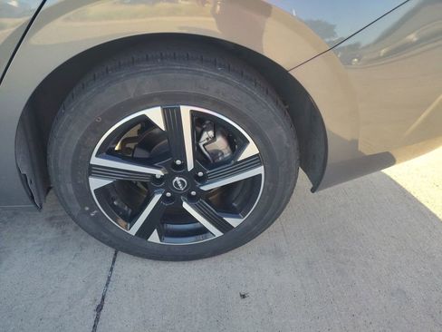 Used 2024 Nissan Sentra SV FWD image 4
