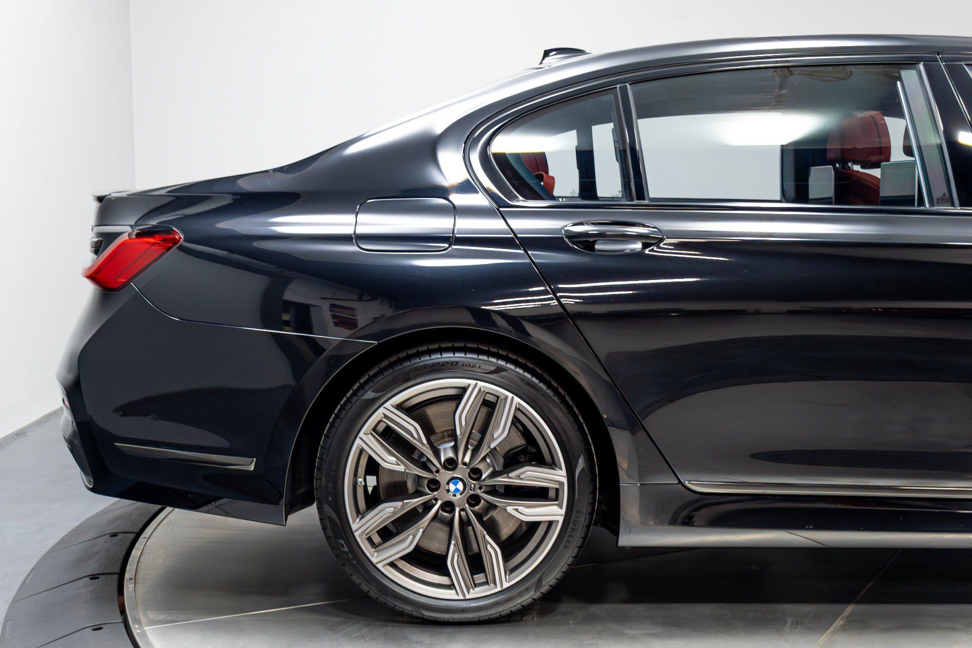 Used 2022 BMW M760i xDrive AWD/4WD image 18