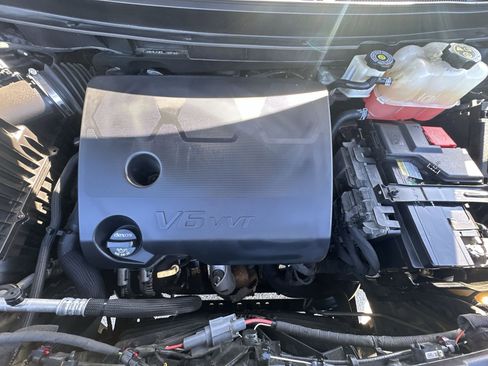 Used 2020 Chevrolet Traverse RS image 18