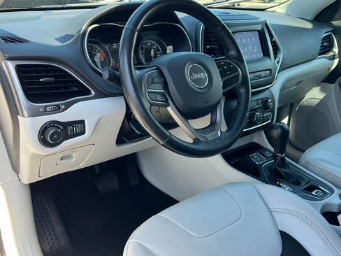 Used 2021 Jeep Cherokee Latitude Plus FWD image 16