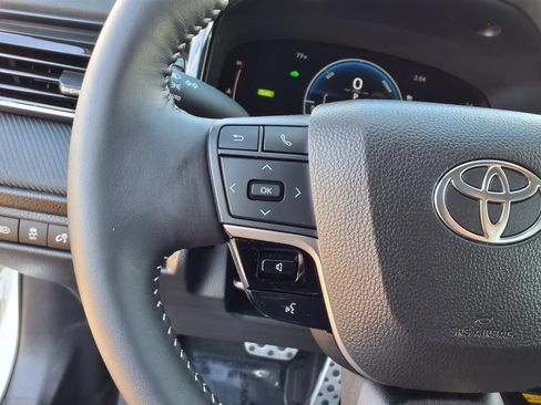 Used 2025 Toyota Camry SE FWD image 16