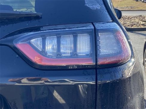 Used 2019 Jeep Cherokee Latitude Plus image 9