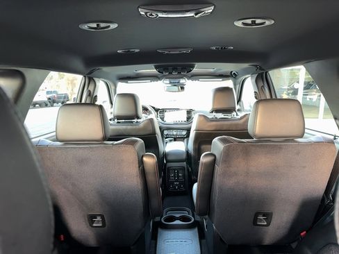 Certified 2024 Dodge Durango GT image 9