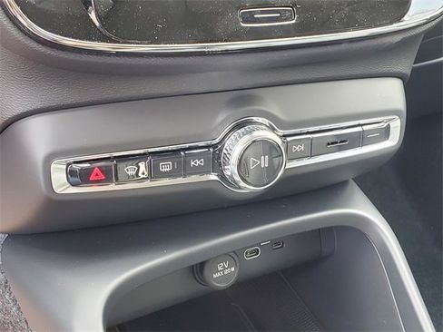 New 2026 Volvo XC40 B5 Core w/ Climate Package image 23