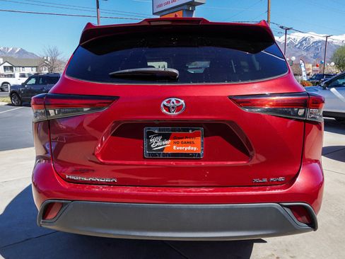 Used 2022 Toyota Highlander XLE image 7