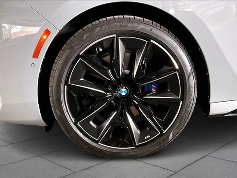 Used 2024 BMW 740i w/ Executive Package image 11
