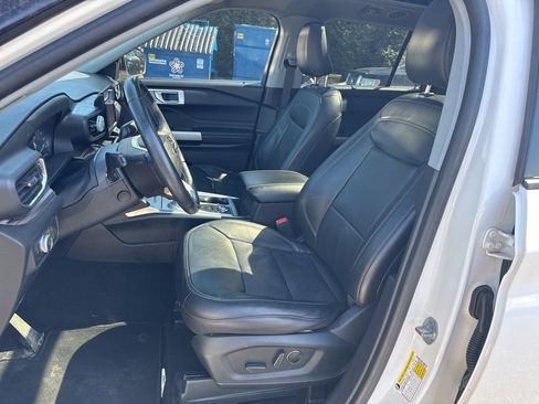 Used 2022 Ford Explorer Limited w/ Equipment Group 301A image 8