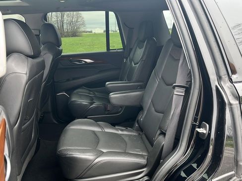 Used 2019 Cadillac Escalade Luxury image 23