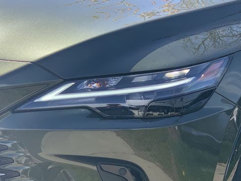 Used 2025 Lexus RX 350 Premium w/ Accessory Package (Z1) image 6