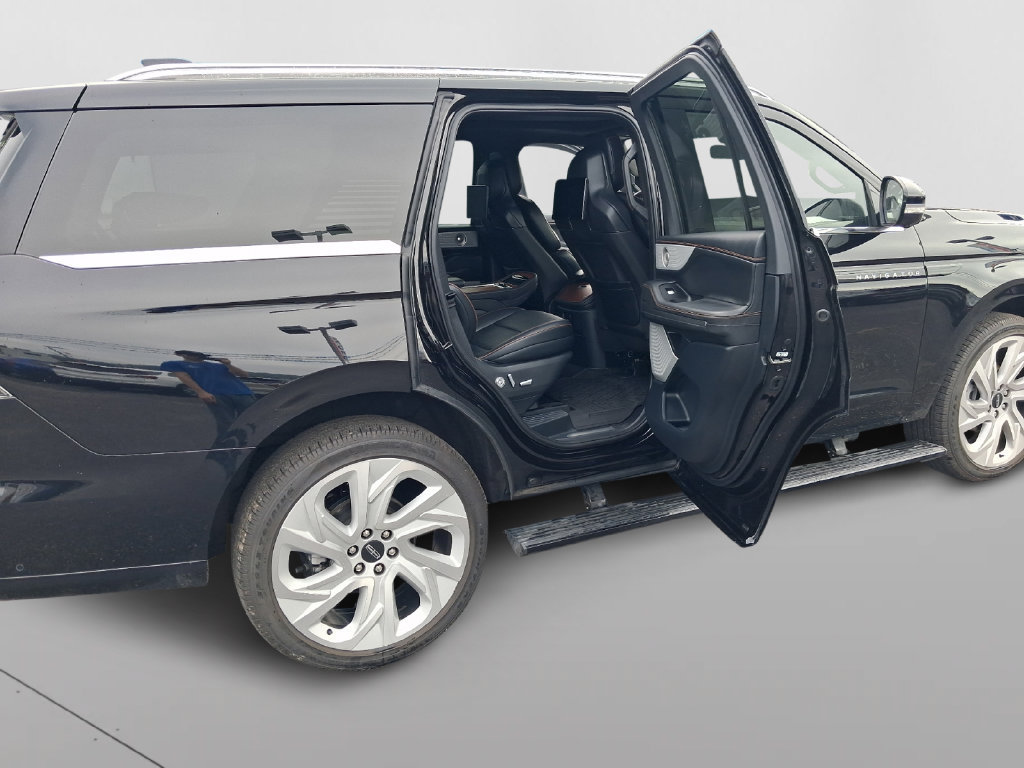 Used 2025 Lincoln Navigator Black Label AWD/4WD image 26